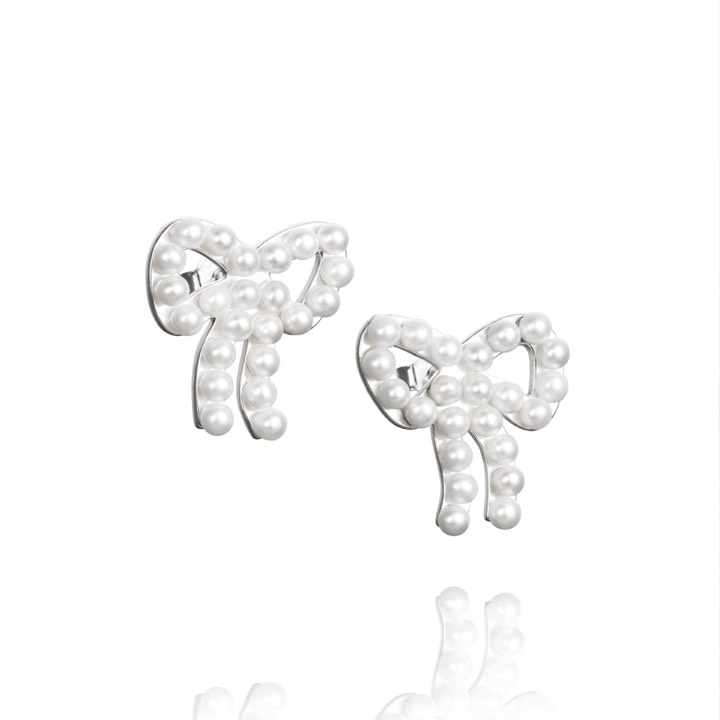 Mini Pearls Bow Øreringer Sølv i gruppen Øredobber / Perleøredobber hos SCANDINAVIAN JEWELRY DESIGN (12-100-01602-0000)