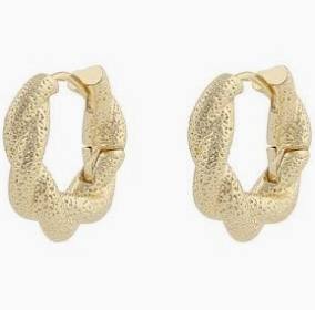 Serena twisted round ear Gold i gruppen Øredobber / Gulløredobber hos SCANDINAVIAN JEWELRY DESIGN (1312-6500-257)