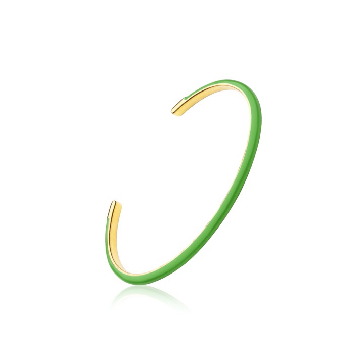 Enamel cuff green (Gull) i gruppen Armbånd / Armringer hos SCANDINAVIAN JEWELRY DESIGN (B2205GPEG-OS)