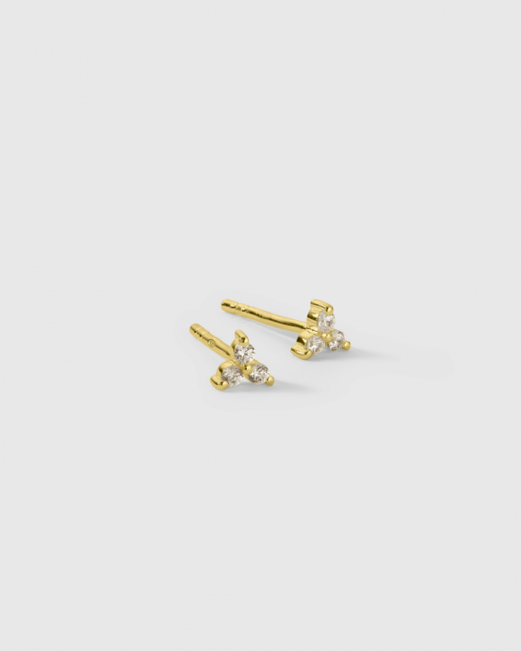 Celestia Triple Stone Studs Earrings Gold i gruppen Øredobber / Gulløredobber hos SCANDINAVIAN JEWELRY DESIGN (EG1296)