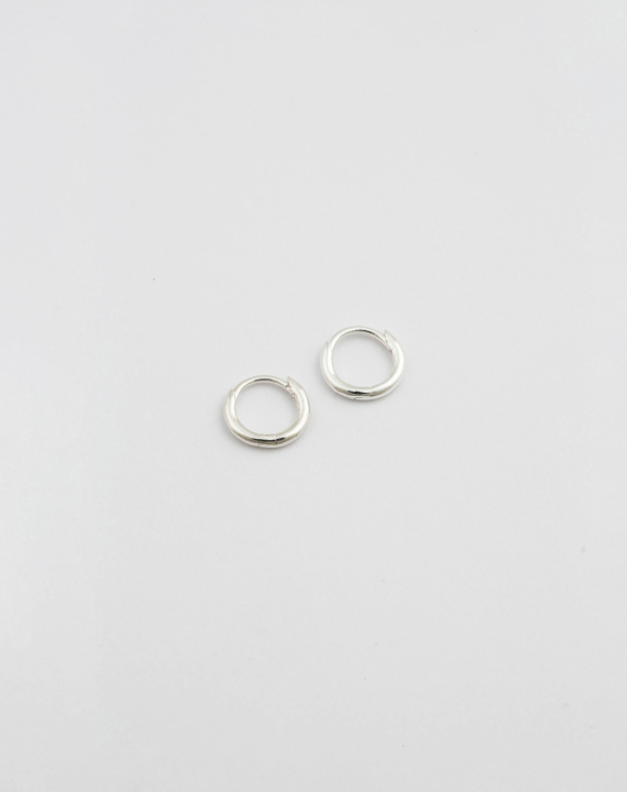 Beloved Mini Hoops Silver i gruppen Øredobber / Sølvøredobber hos SCANDINAVIAN JEWELRY DESIGN (ES1156)