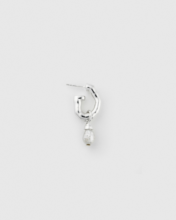 Mary Short Single Earring Silver i gruppen Øredobber / Perleøredobber hos SCANDINAVIAN JEWELRY DESIGN (ES1274)