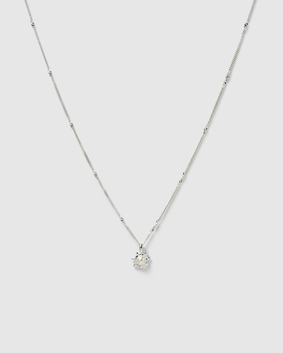 Florentina Pearl Necklace Silver i gruppen Halskjede / Sølvkjede hos SCANDINAVIAN JEWELRY DESIGN (NS1417)