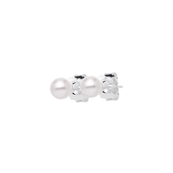 Petite Pearl single studs Silver i gruppen Øredobber / Perleøredobber hos SCANDINAVIAN JEWELRY DESIGN (PPL-E12S00-S)