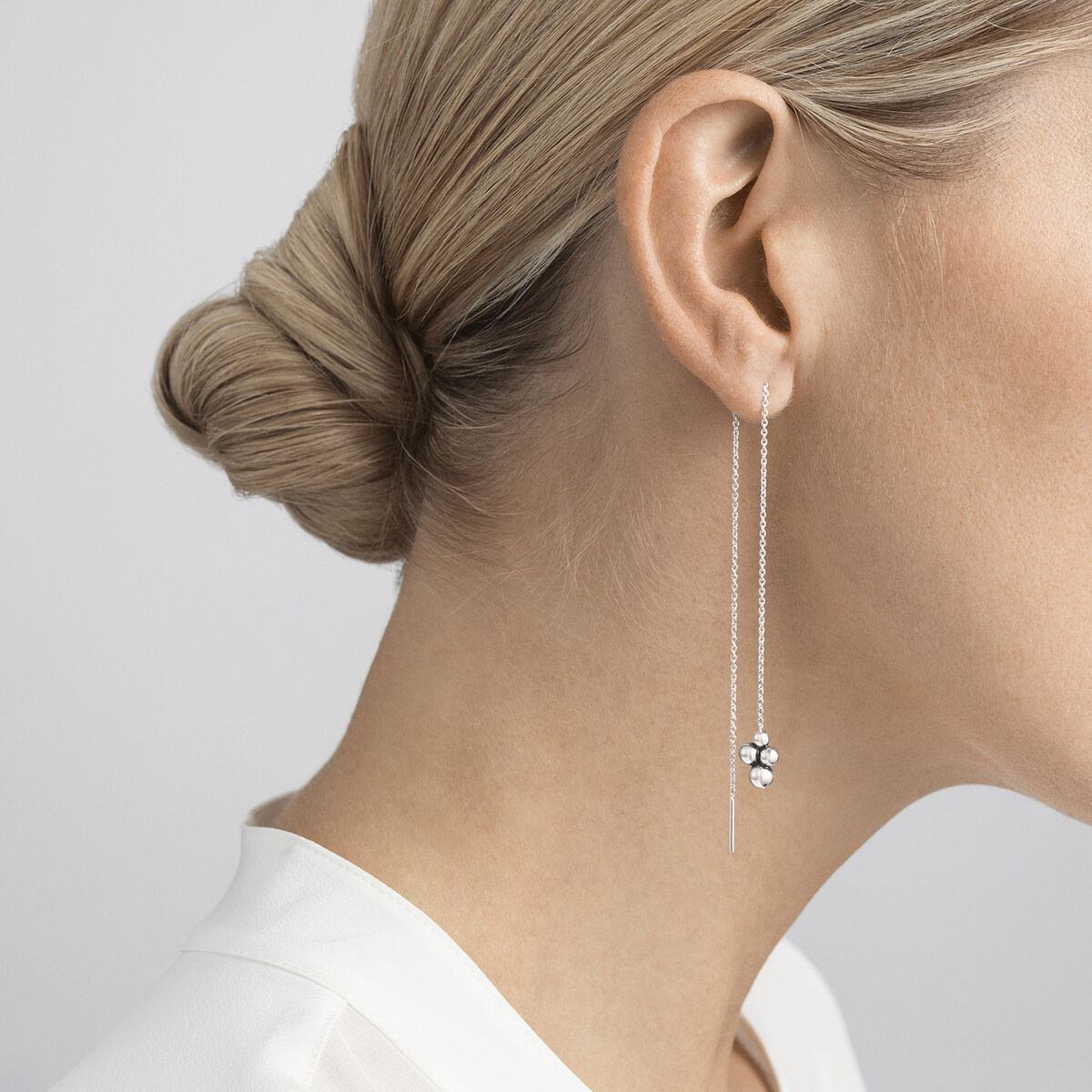 MOONLIGHT GRAPES THREADER Øreringer Sølv