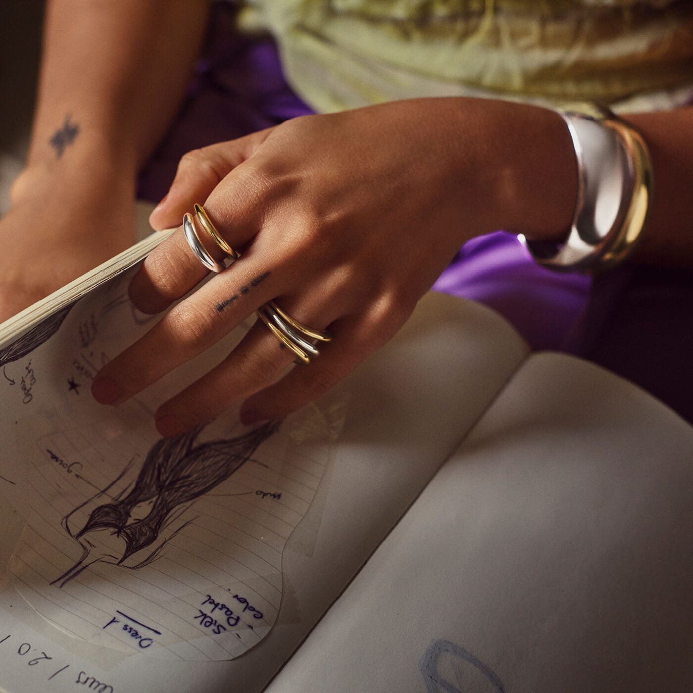 CURVE MEDIUM BANGLE Armbånd Gull Sølv