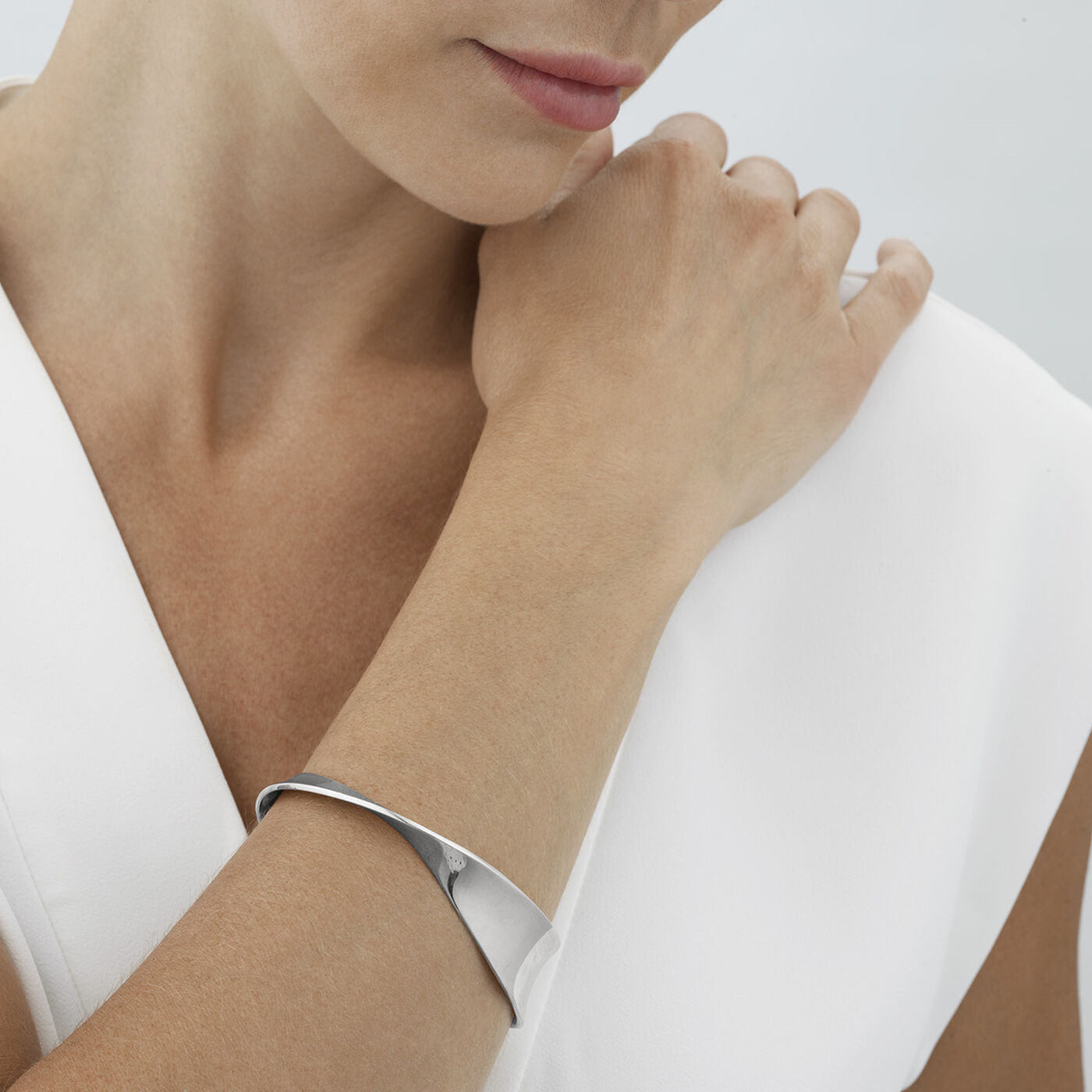 MOEBIUS BANGLE Armbånd Sølv